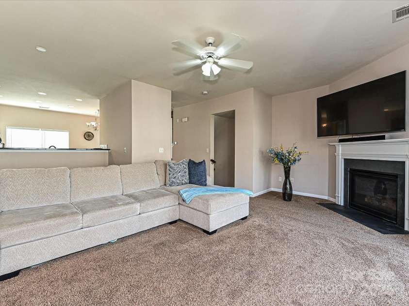 14121 Winford Lane, Charlotte, NC 28262.  MLS# CAR4195497, YatesRealty ID 8428. Great Room