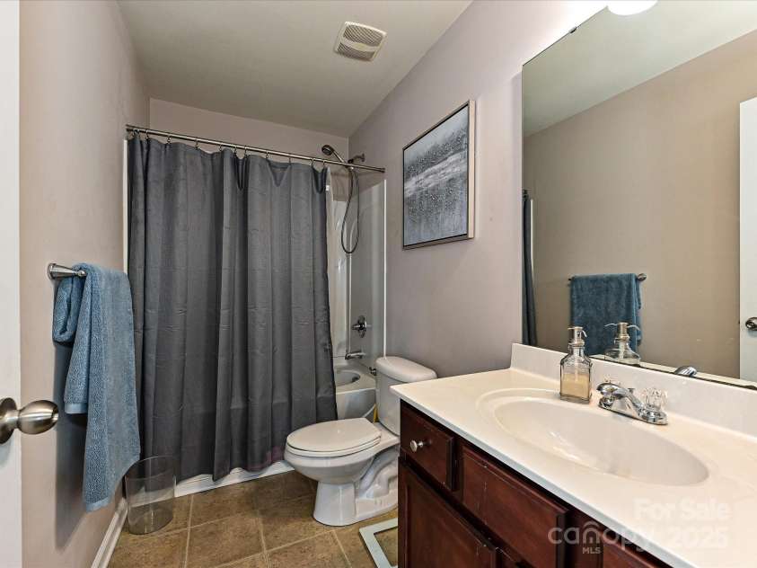 14121 Winford Lane, Charlotte, NC 28262.  MLS# CAR4195497, YatesRealty ID 8428. Primary Bedroom