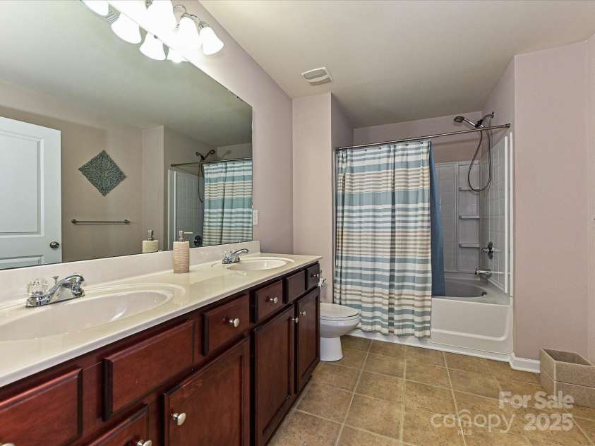 14121 Winford Lane, Charlotte, NC 28262.  MLS# CAR4195497, YatesRealty ID 8428. Second Bedroom Full Bath