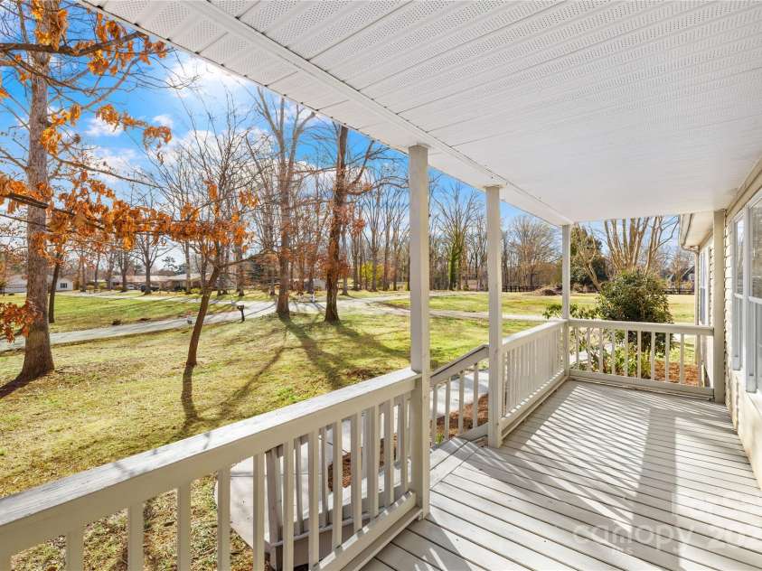 120 Roger Drive, Statesville, NC 28625.  MLS# CAR4227678, YatesRealty ID 8429. 