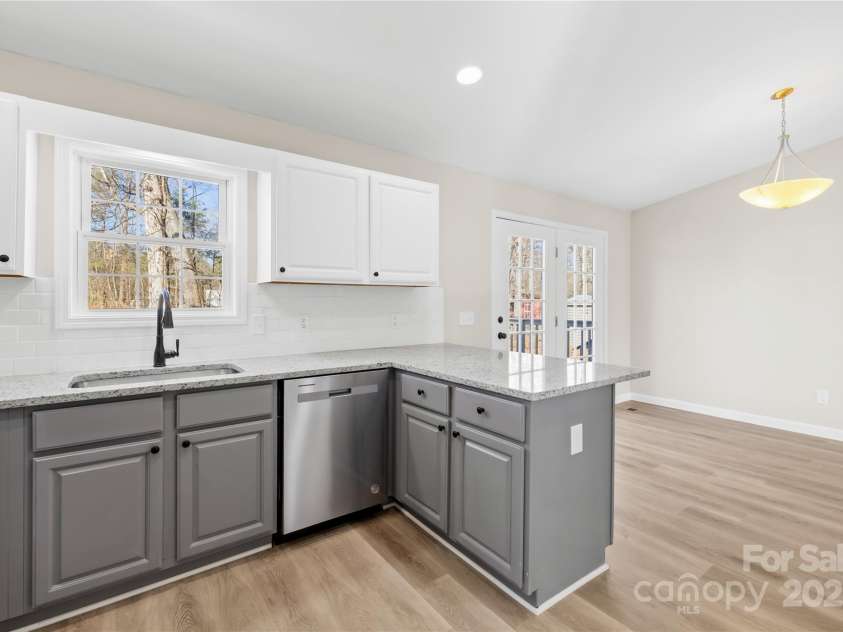 120 Roger Drive, Statesville, NC 28625.  MLS# CAR4227678, YatesRealty ID 8429. 