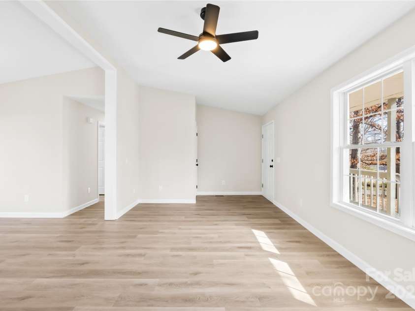 120 Roger Drive, Statesville, NC 28625.  MLS# CAR4227678, YatesRealty ID 8429. 