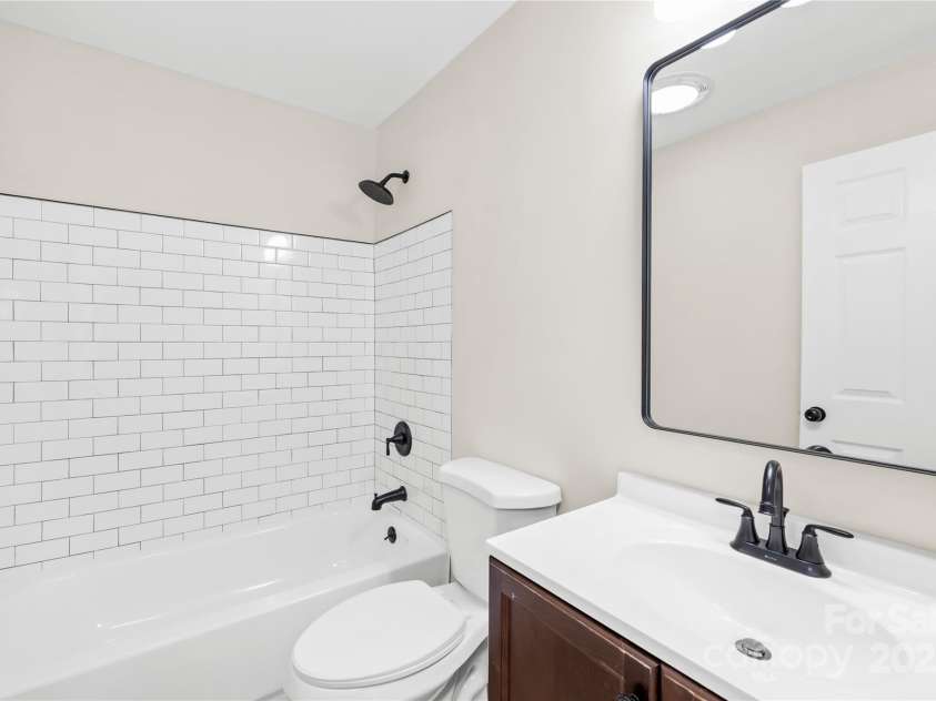 120 Roger Drive, Statesville, NC 28625.  MLS# CAR4227678, YatesRealty ID 8429. 