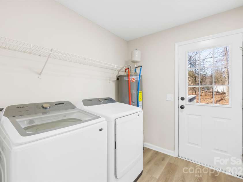 120 Roger Drive, Statesville, NC 28625.  MLS# CAR4227678, YatesRealty ID 8429. 