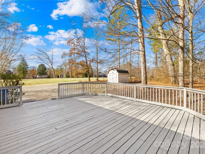 120 Roger Drive, Statesville, NC 28625.  MLS# CAR4227678, YatesRealty ID 8429. 