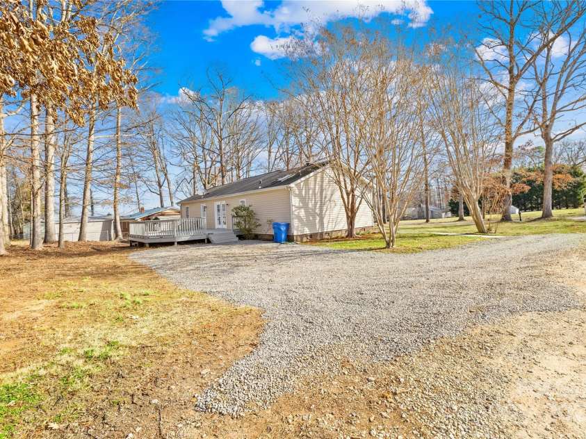 120 Roger Drive, Statesville, NC 28625.  MLS# CAR4227678, YatesRealty ID 8429. 