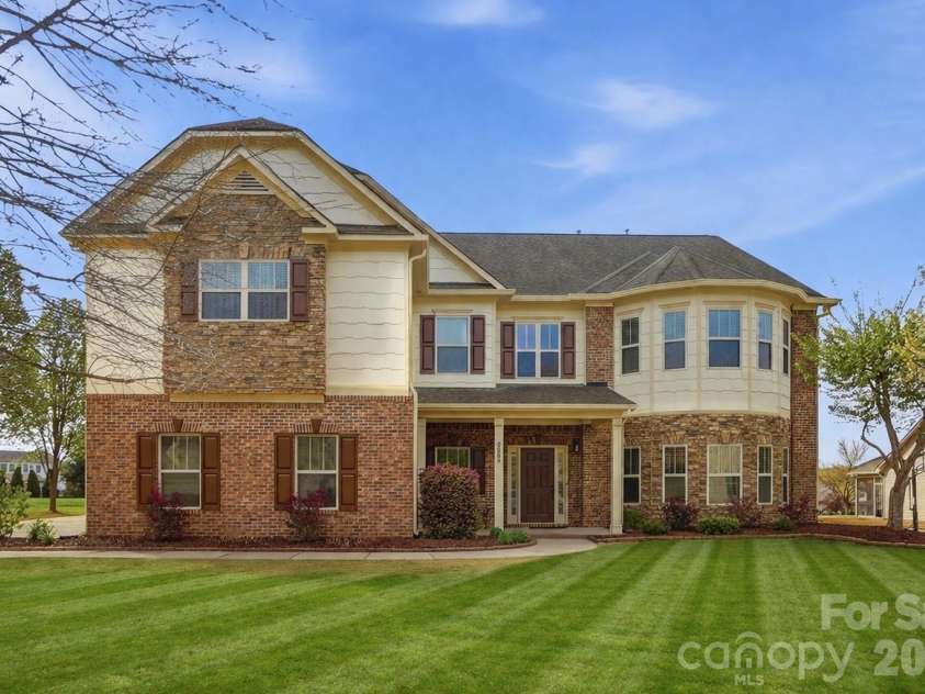 5509 Holly Hills Drive, Waxhaw, NC 28173.  MLS# CAR4360437, YatesRealty ID 8429. 