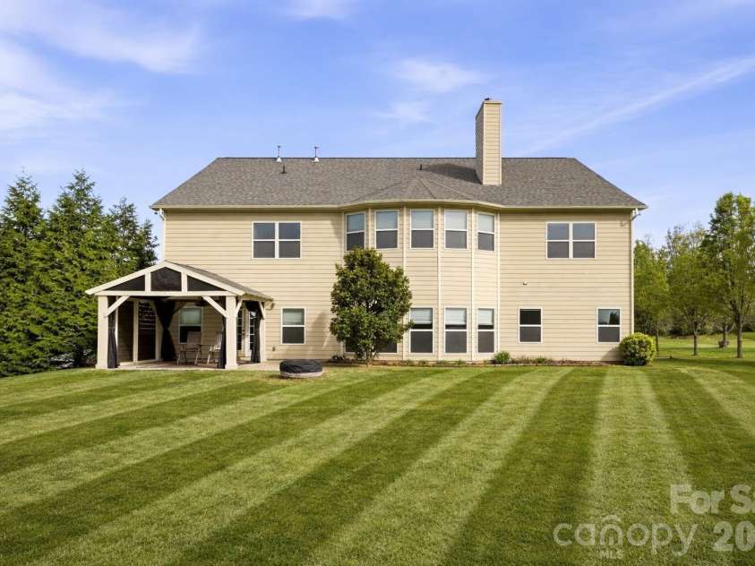 5509 Holly Hills Drive, Waxhaw, NC 28173.  MLS# CAR4360437, YatesRealty ID 8429. 