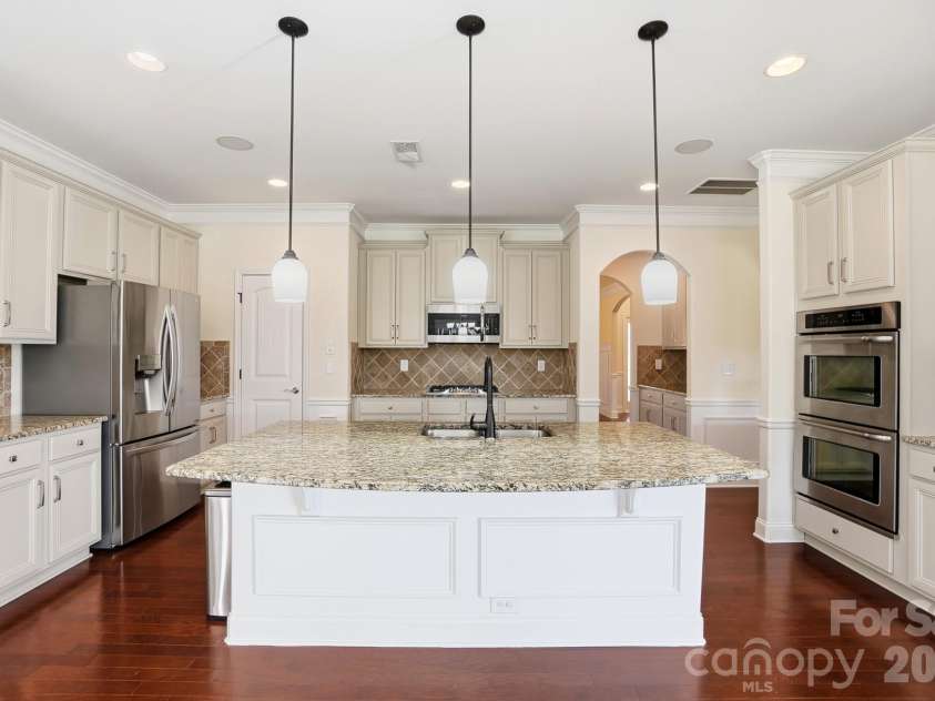 5509 Holly Hills Drive, Waxhaw, NC 28173.  MLS# CAR4360437, YatesRealty ID 8429. 