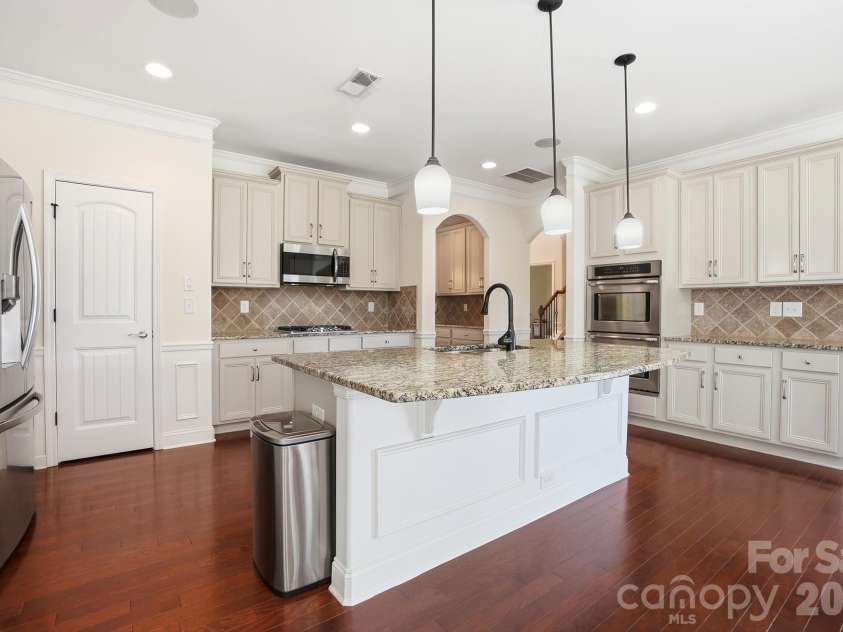 5509 Holly Hills Drive, Waxhaw, NC 28173.  MLS# CAR4360437, YatesRealty ID 8429. 