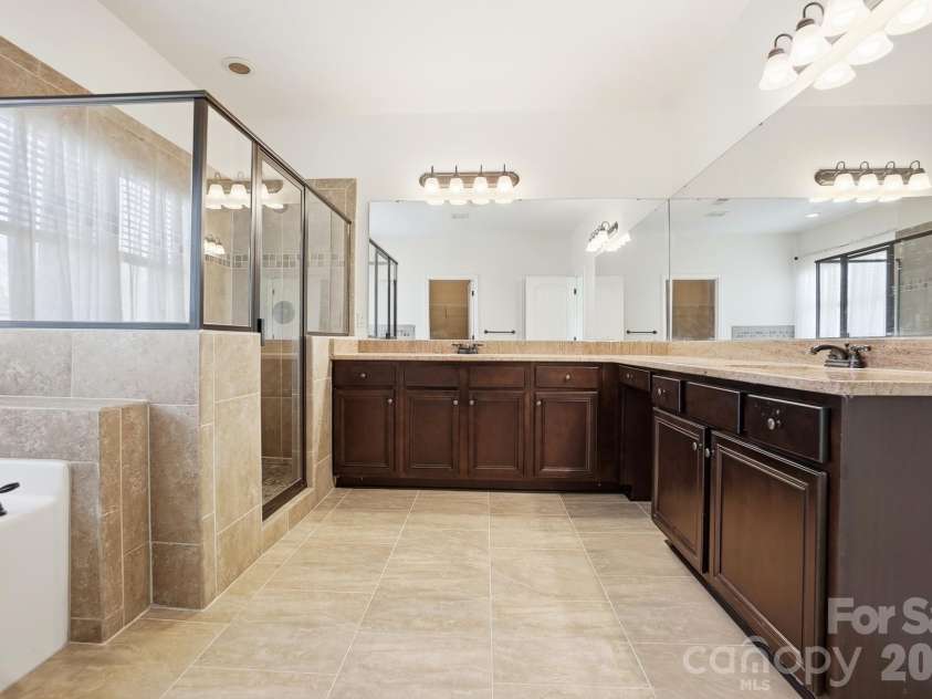 5509 Holly Hills Drive, Waxhaw, NC 28173.  MLS# CAR4360437, YatesRealty ID 8429. 