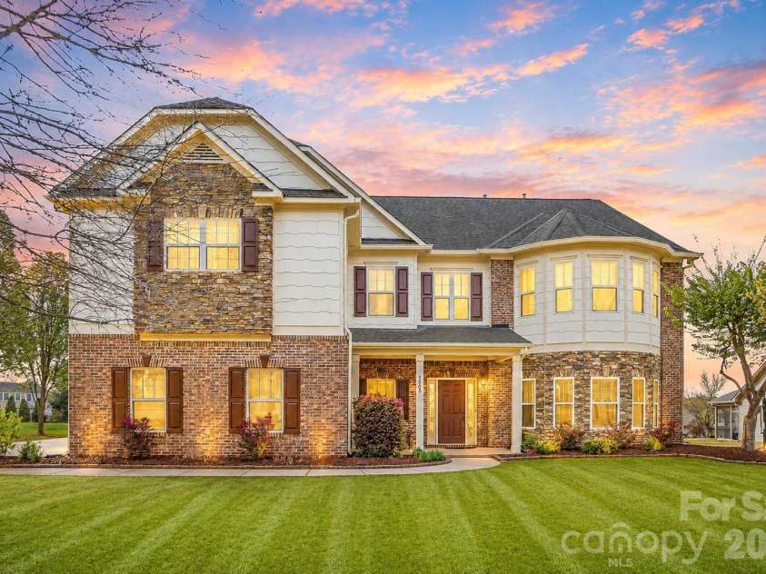5509 Holly Hills Drive, Waxhaw, NC 28173.  MLS# CAR4360437, YatesRealty ID 8429. 