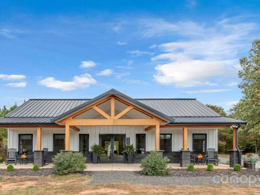 1260 Beaver Island Trail Road, Walnut Cove, NC 27052.  MLS# CAR4325171, YatesRealty ID 843. Main