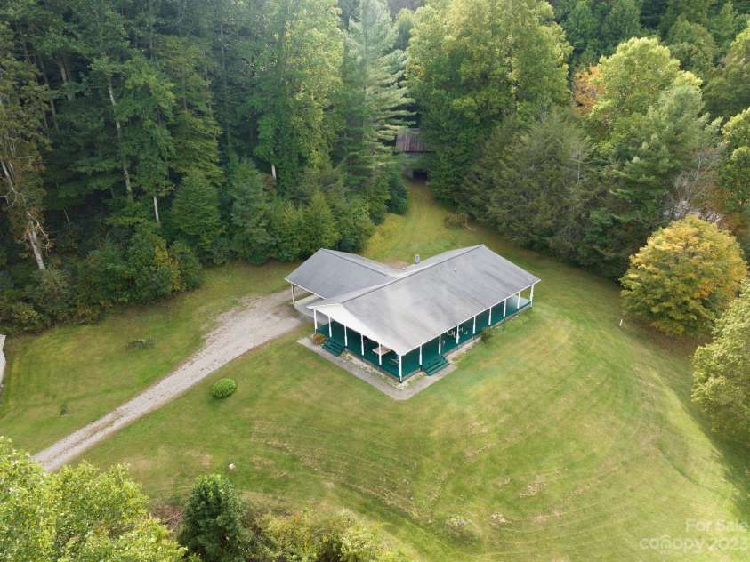 160 Snake Den Drive, Burnsville, NC 28714.  MLS# CAR4062924, YatesRealty ID 843. 