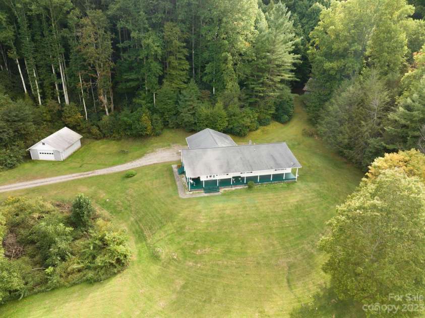 160 Snake Den Drive, Burnsville, NC 28714.  MLS# CAR4062924, YatesRealty ID 843. 