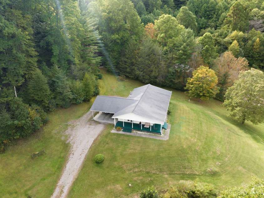 160 Snake Den Drive, Burnsville, NC 28714.  MLS# CAR4062924, YatesRealty ID 843. 