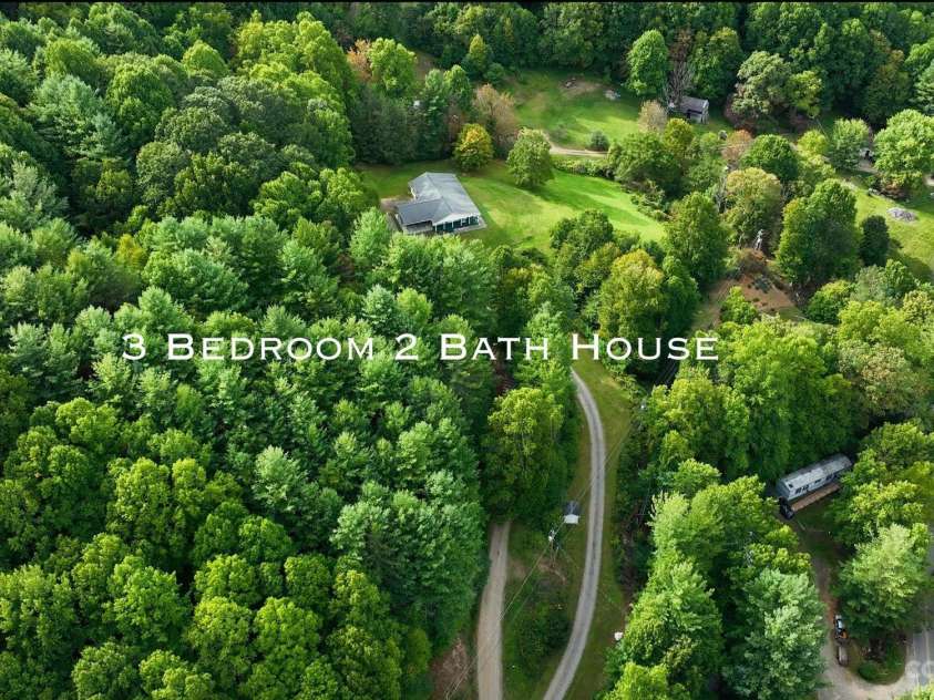 160 Snake Den Drive, Burnsville, NC 28714.  MLS# CAR4062924, YatesRealty ID 843. 
