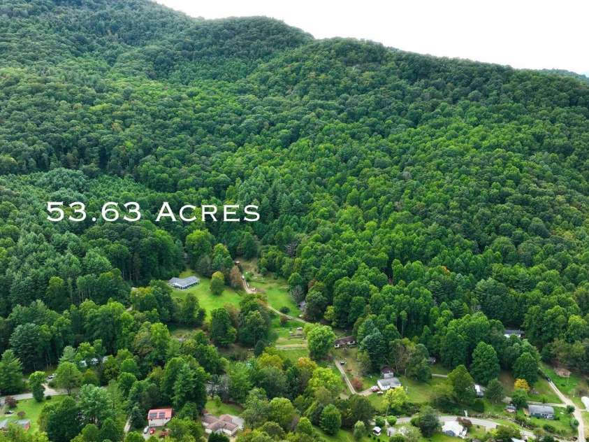 160 Snake Den Drive, Burnsville, NC 28714.  MLS# CAR4062924, YatesRealty ID 843. 