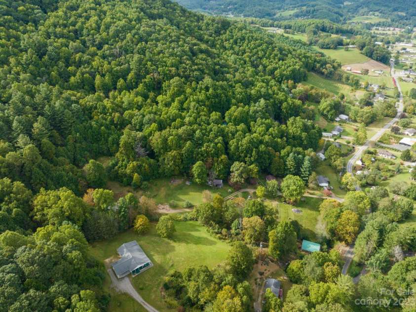 160 Snake Den Drive, Burnsville, NC 28714.  MLS# CAR4062924, YatesRealty ID 843. 