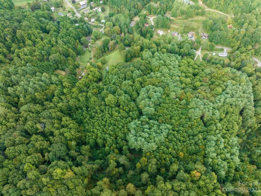160 Snake Den Drive, Burnsville, NC 28714.  MLS# CAR4062924, YatesRealty ID 843. 