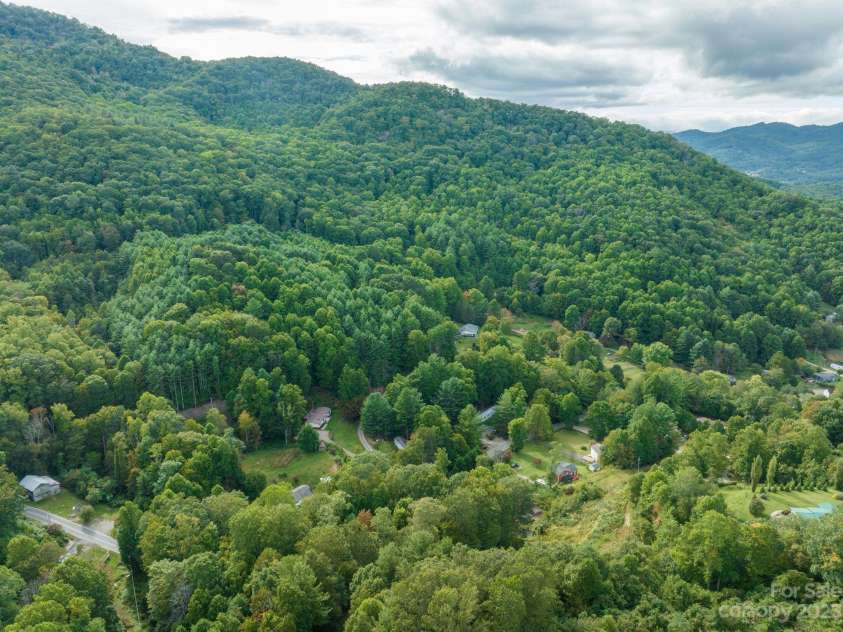160 Snake Den Drive, Burnsville, NC 28714.  MLS# CAR4062924, YatesRealty ID 843. 