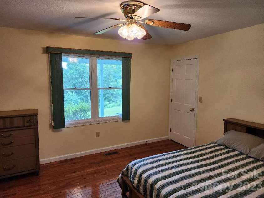 160 Snake Den Drive, Burnsville, NC 28714.  MLS# CAR4062924, YatesRealty ID 843. Center Bedroom
