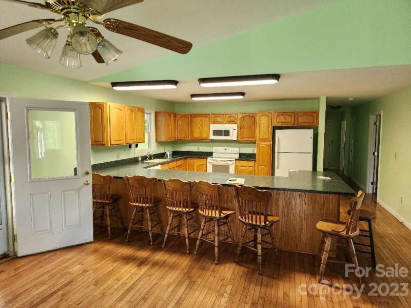 160 Snake Den Drive, Burnsville, NC 28714.  MLS# CAR4062924, YatesRealty ID 843. Kitchen