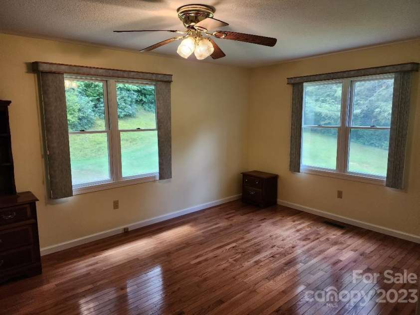 160 Snake Den Drive, Burnsville, NC 28714.  MLS# CAR4062924, YatesRealty ID 843. Primary Bedroom