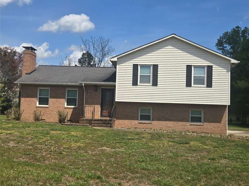 109 Bonnie Lane, Statesville, NC 28625.  MLS# CAR4361693, YatesRealty ID 8430. 