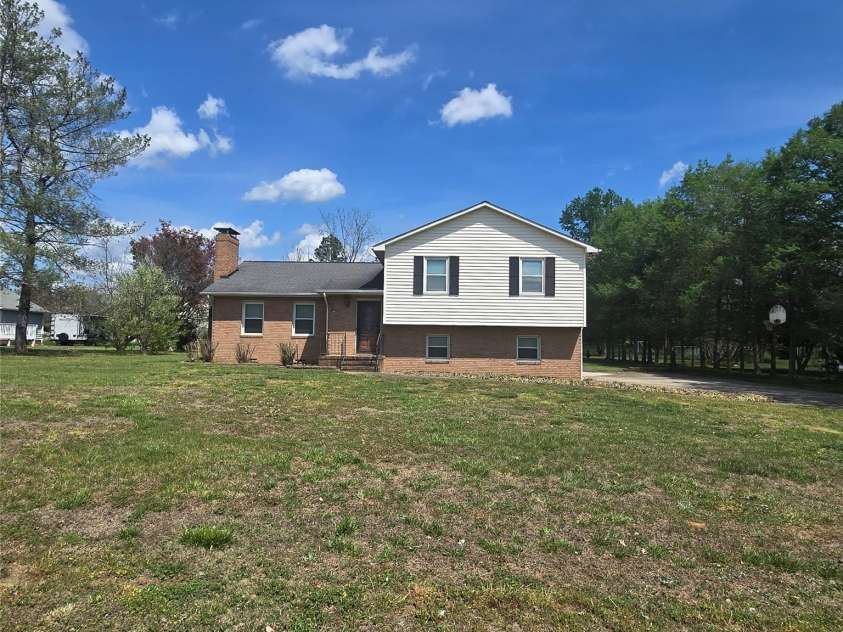 109 Bonnie Lane, Statesville, NC 28625.  MLS# CAR4361693, YatesRealty ID 8430. 