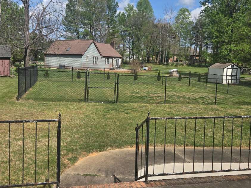 109 Bonnie Lane, Statesville, NC 28625.  MLS# CAR4361693, YatesRealty ID 8430. 