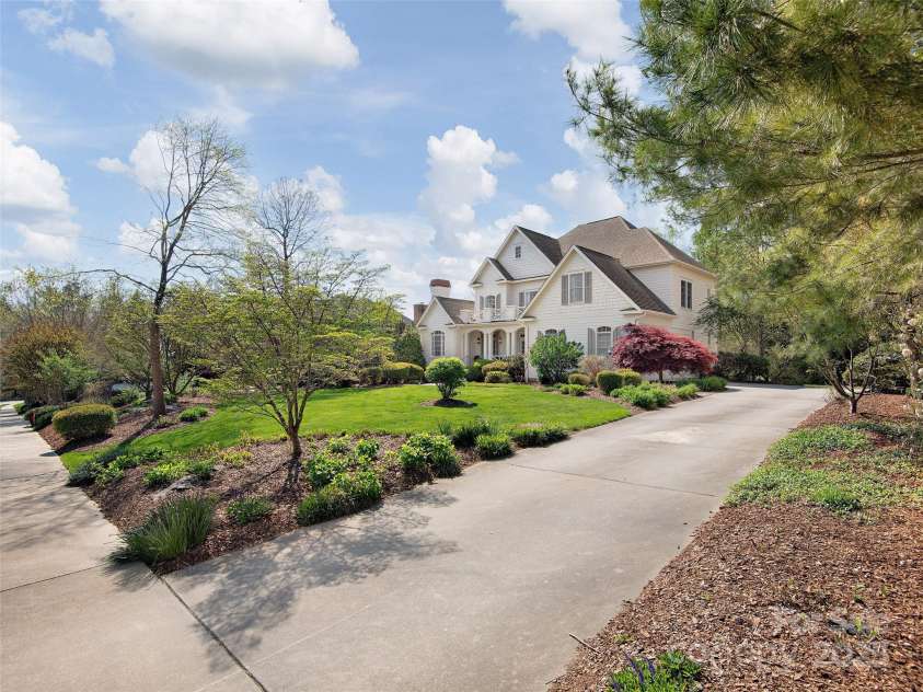 521 Pinchot Drive, Asheville, NC 28803.  MLS# CAR4249419, YatesRealty ID 8430. 