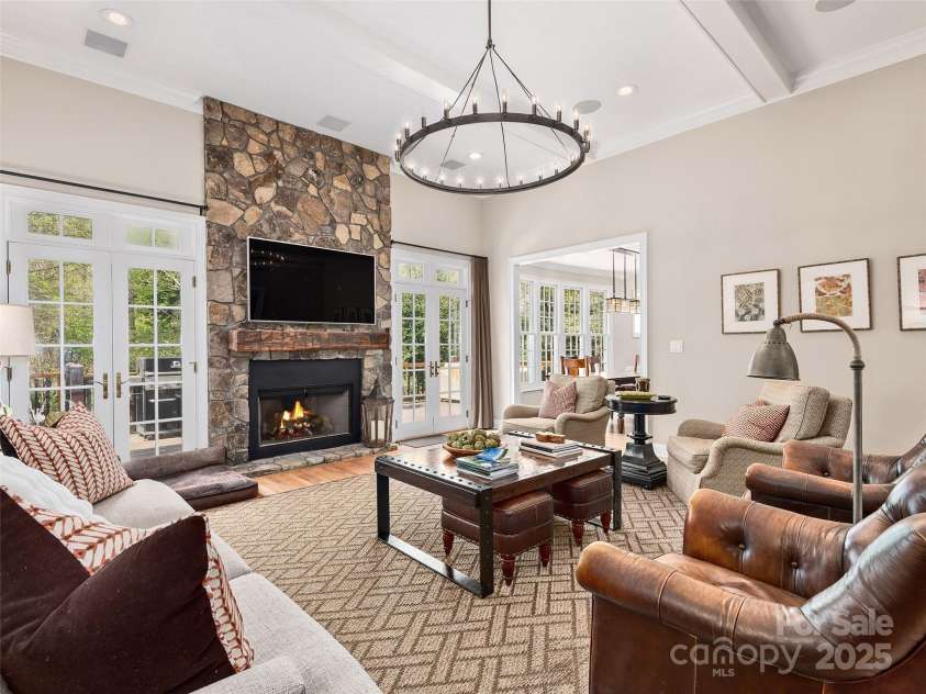 521 Pinchot Drive, Asheville, NC 28803.  MLS# CAR4249419, YatesRealty ID 8430. 