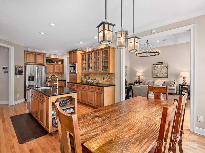 521 Pinchot Drive, Asheville, NC 28803.  MLS# CAR4249419, YatesRealty ID 8430. 