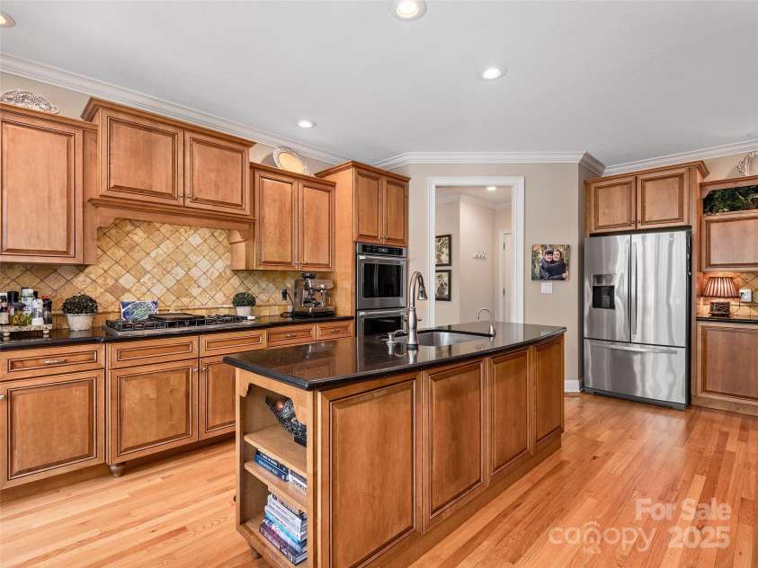 521 Pinchot Drive, Asheville, NC 28803.  MLS# CAR4249419, YatesRealty ID 8430. 