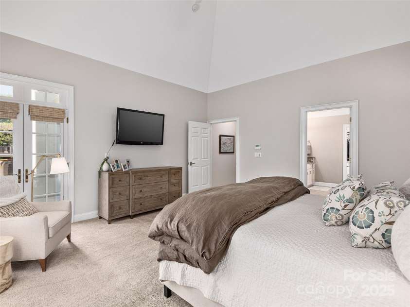 521 Pinchot Drive, Asheville, NC 28803.  MLS# CAR4249419, YatesRealty ID 8430. 