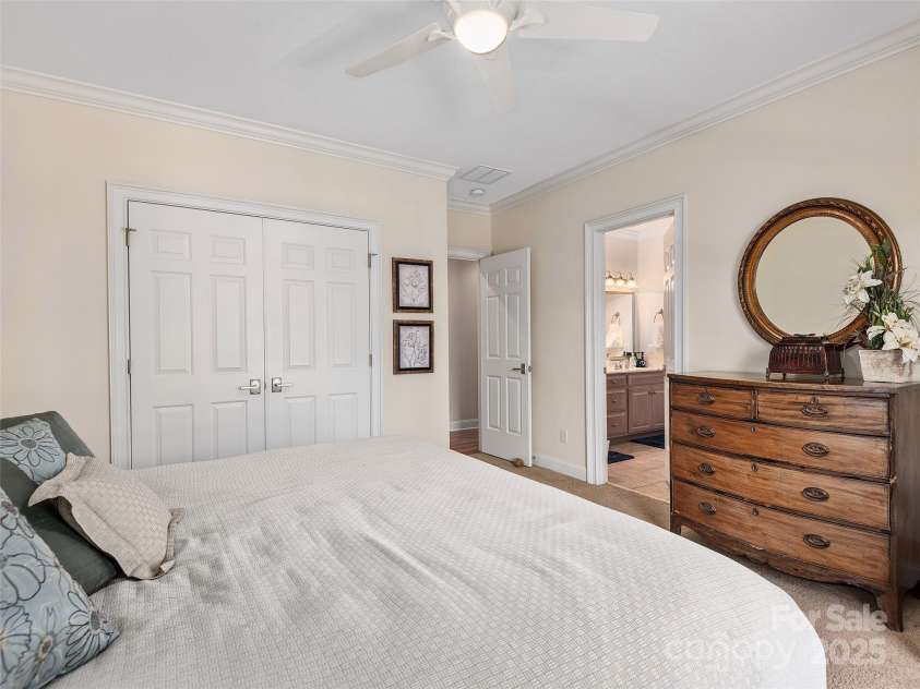 521 Pinchot Drive, Asheville, NC 28803.  MLS# CAR4249419, YatesRealty ID 8430. 