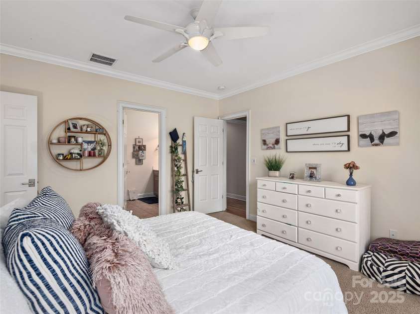 521 Pinchot Drive, Asheville, NC 28803.  MLS# CAR4249419, YatesRealty ID 8430. 