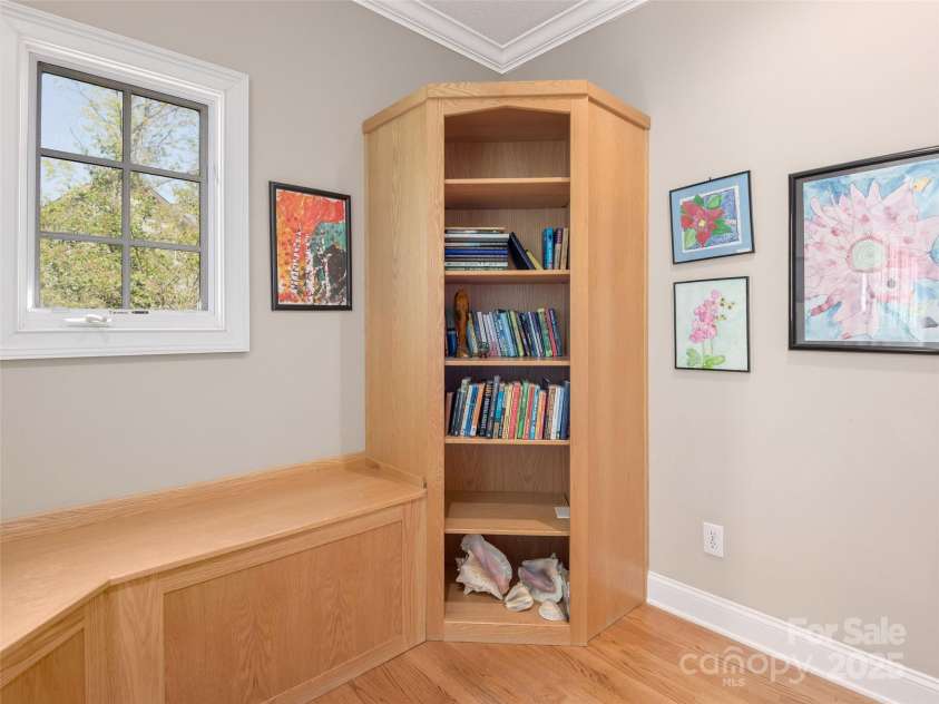 521 Pinchot Drive, Asheville, NC 28803.  MLS# CAR4249419, YatesRealty ID 8430. 