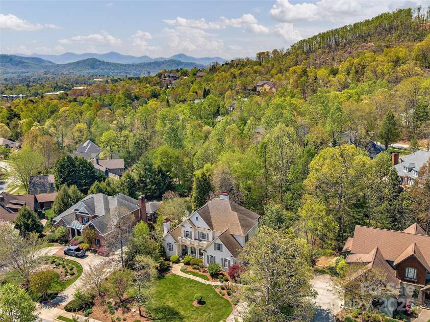 521 Pinchot Drive, Asheville, NC 28803.  MLS# CAR4249419, YatesRealty ID 8430. 