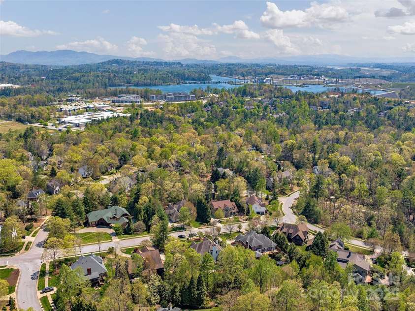 521 Pinchot Drive, Asheville, NC 28803.  MLS# CAR4249419, YatesRealty ID 8430. 