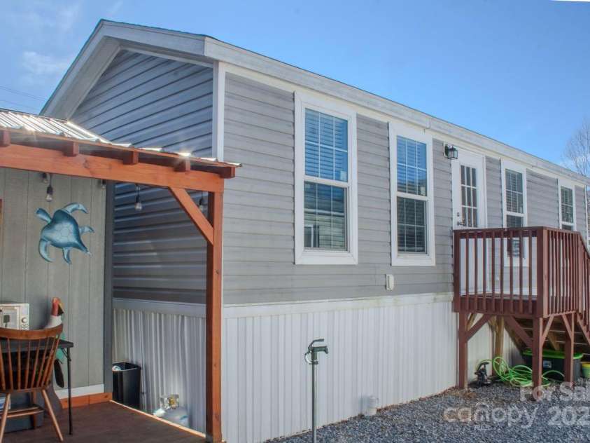 131 Pike Point, Waynesville, NC 28785.  MLS# CAR4224407, YatesRealty ID 8431. 