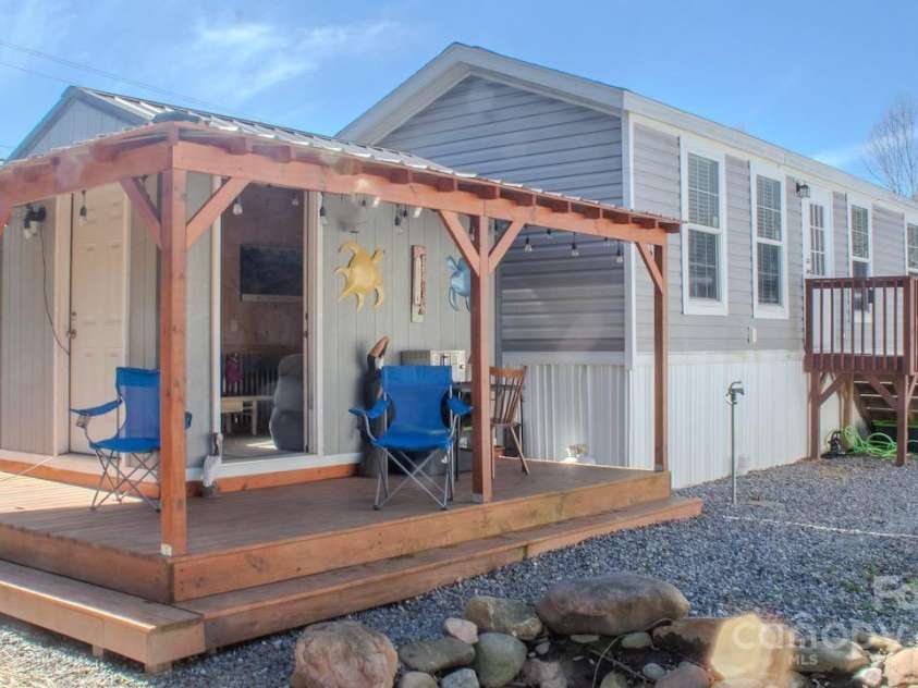 131 Pike Point, Waynesville, NC 28785.  MLS# CAR4224407, YatesRealty ID 8431. 