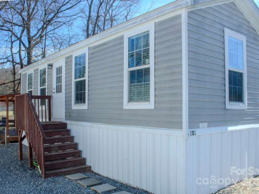 131 Pike Point, Waynesville, NC 28785.  MLS# CAR4224407, YatesRealty ID 8431. Welcome to 131 Pike Pt