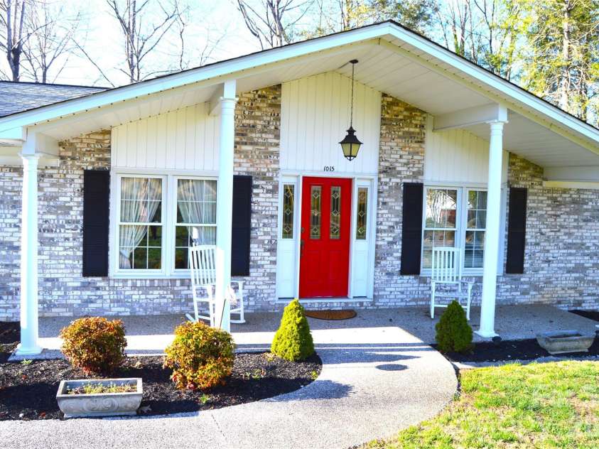 1015 Woodbine Place, Lenoir, NC 28645.  MLS# CAR4355055, YatesRealty ID 8432. 