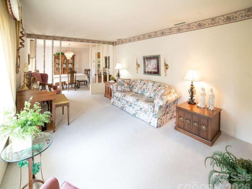 1015 Woodbine Place, Lenoir, NC 28645.  MLS# CAR4355055, YatesRealty ID 8432. 
