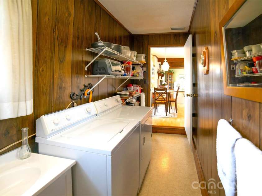 1015 Woodbine Place, Lenoir, NC 28645.  MLS# CAR4355055, YatesRealty ID 8432. 