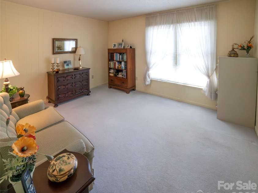1015 Woodbine Place, Lenoir, NC 28645.  MLS# CAR4355055, YatesRealty ID 8432. 