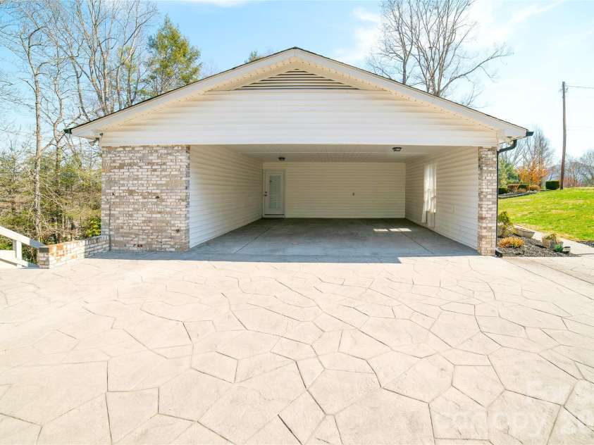 1015 Woodbine Place, Lenoir, NC 28645.  MLS# CAR4355055, YatesRealty ID 8432. 