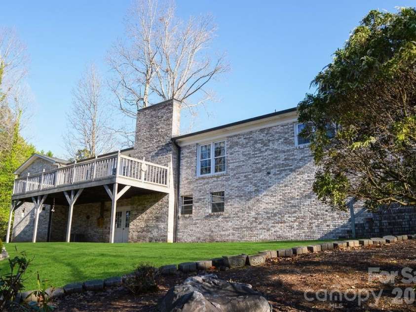 1015 Woodbine Place, Lenoir, NC 28645.  MLS# CAR4355055, YatesRealty ID 8432. 